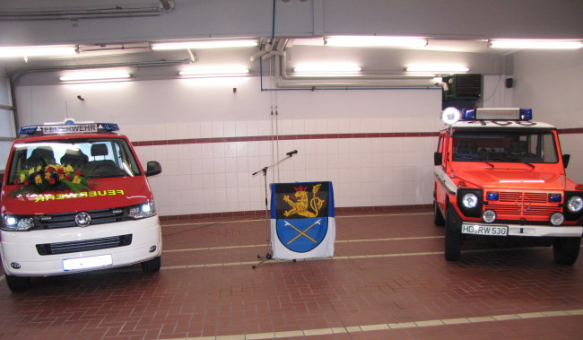 Übergabe neuer Vorausrüstwagen im Jahr 2013