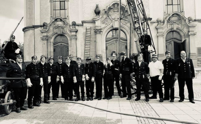 Historische Übung vor der ev. Kirche
